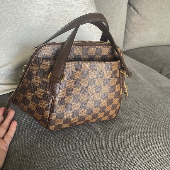 Louis Vuitton - Picture 1 of 4